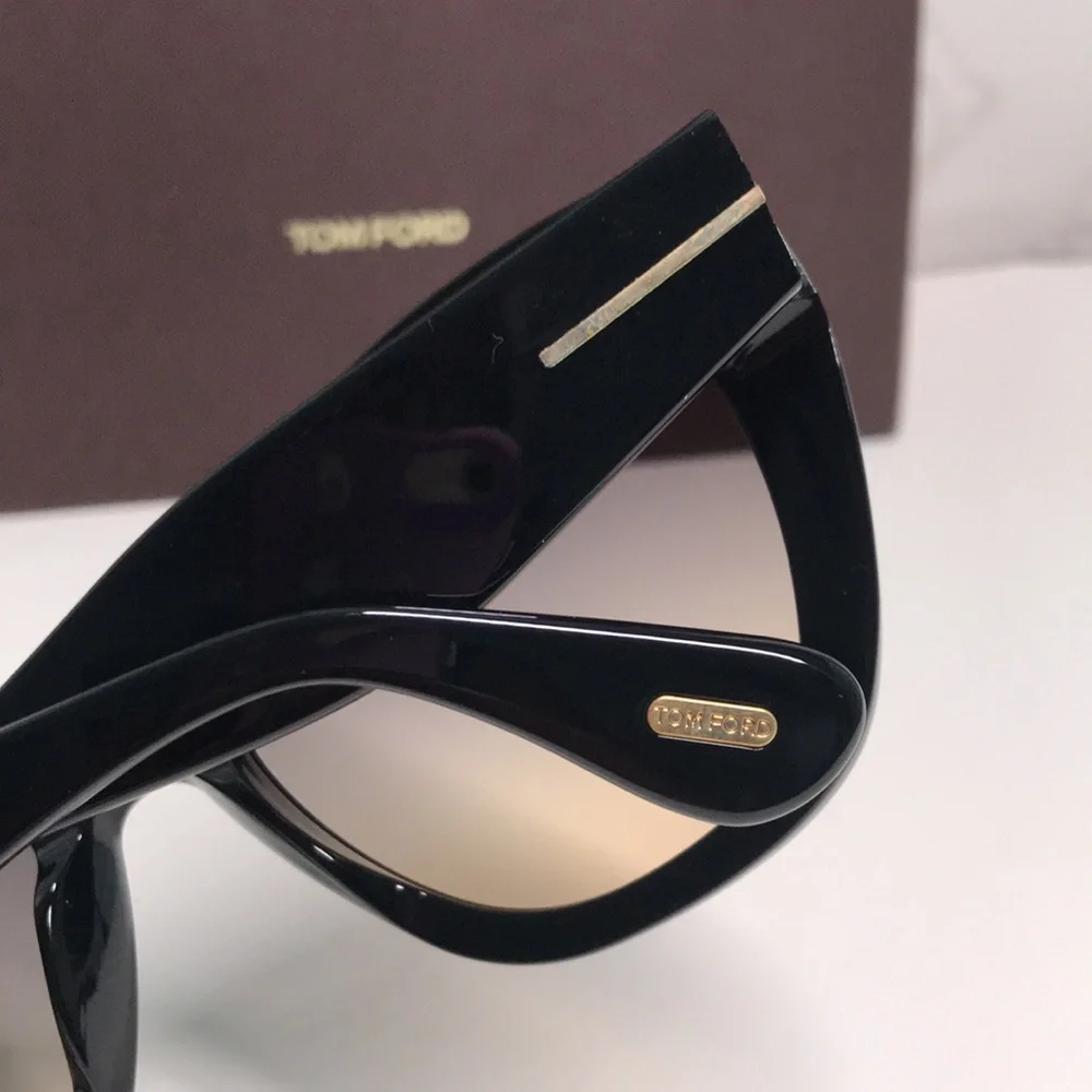 NEW Authentic Tom Ford Black Cat-Eye Sunglasses TF940 01B